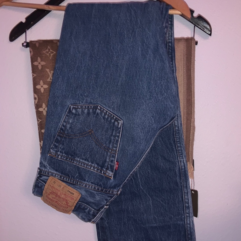 Levi 501 vintage darkwash in size 26